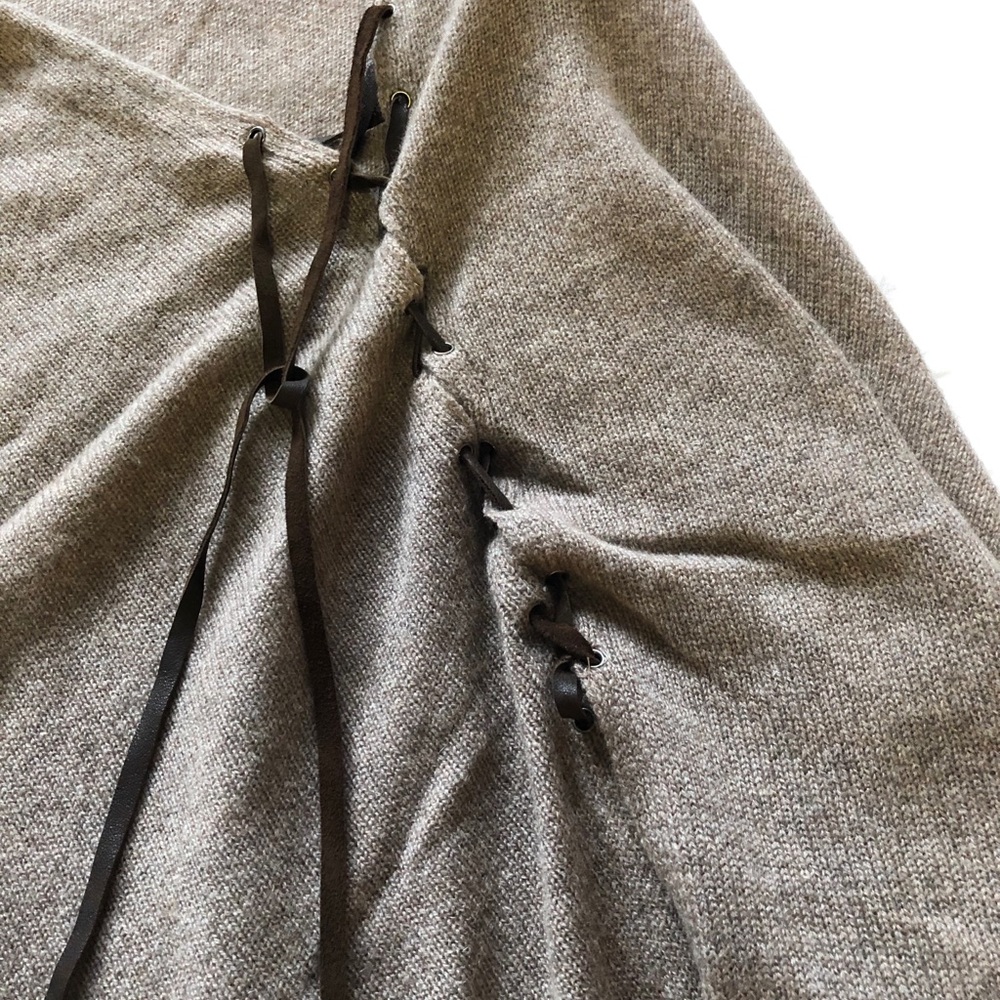 27 Miles Malibu, Beautiful Cashmere Poncho Wrap! Super stylish and cozy! - Picture 3 of 7